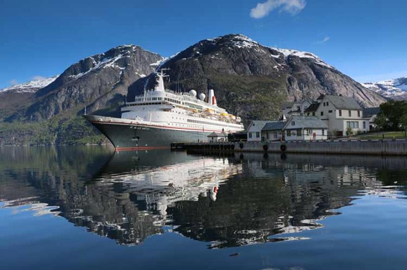 Fred Olsen Black Watch.jpg
