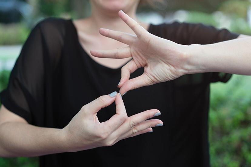 Sign_language_accessibility_iStock-1059777870.jpg