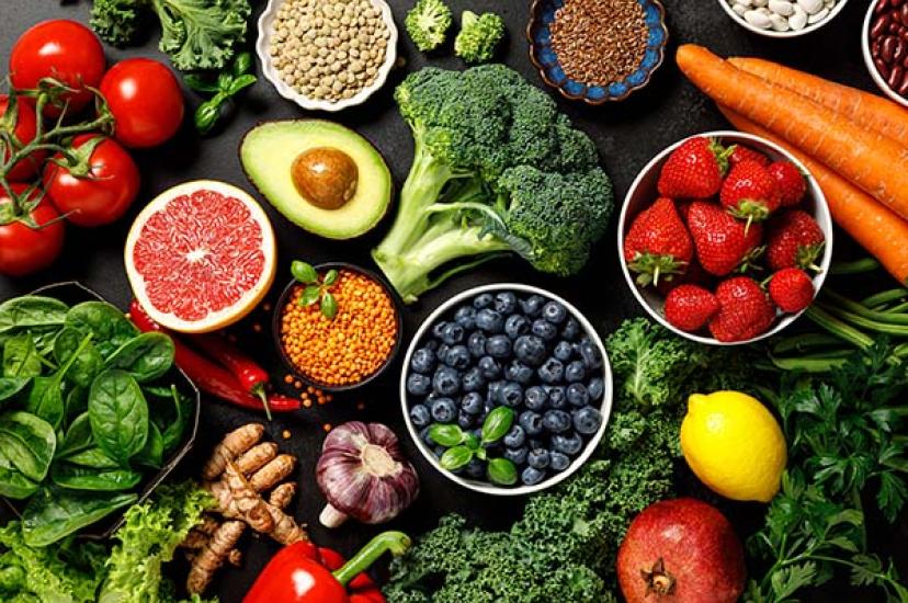Eating less meat and more fruit and veg can significantly lower carbon emissions