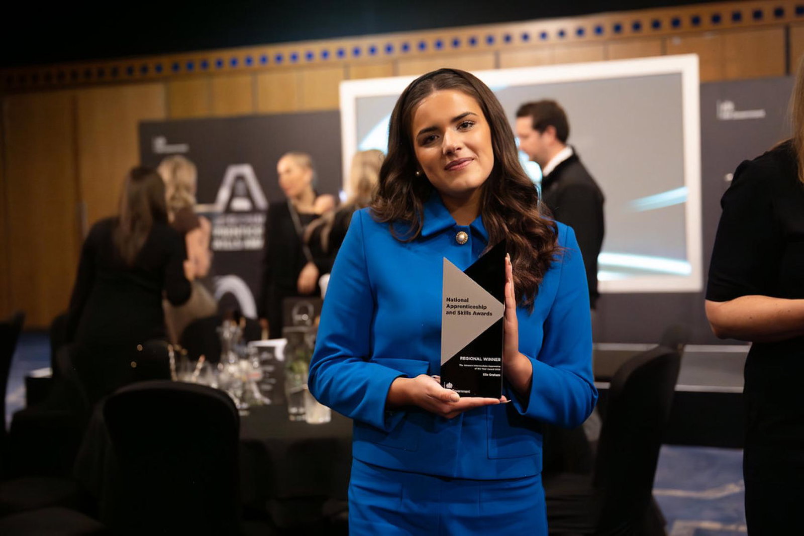 Hays Travel apprentice Ella Graham holds award