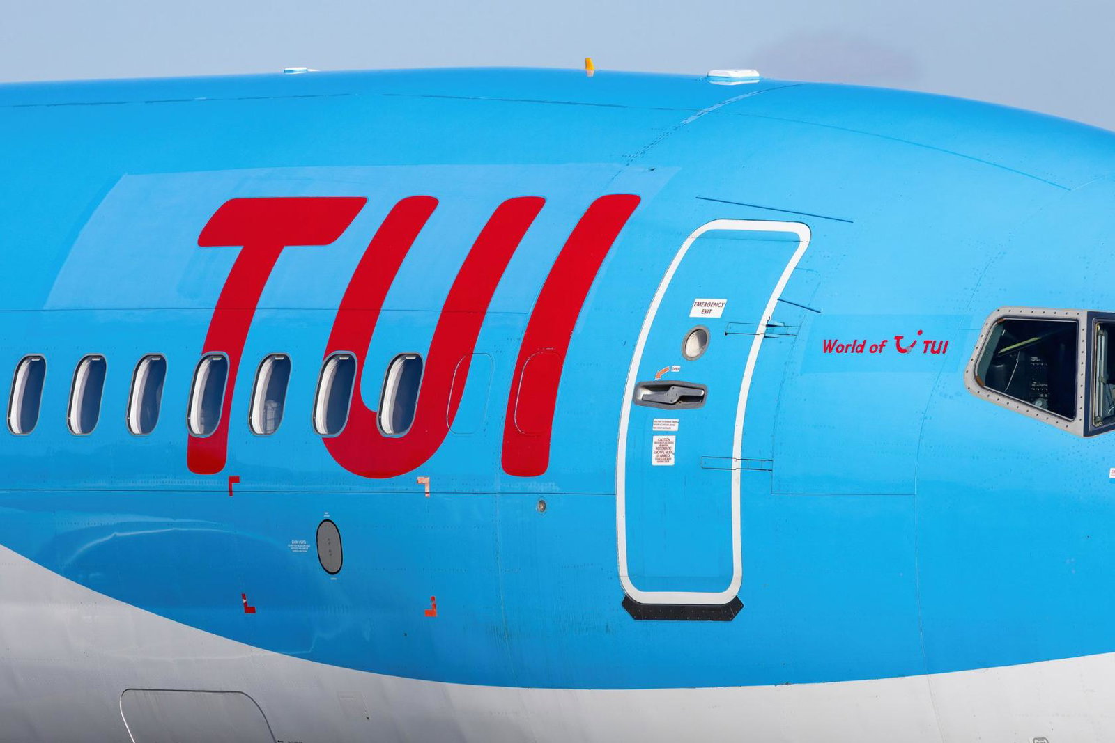 A Tui aircraft bearing the Tui logo