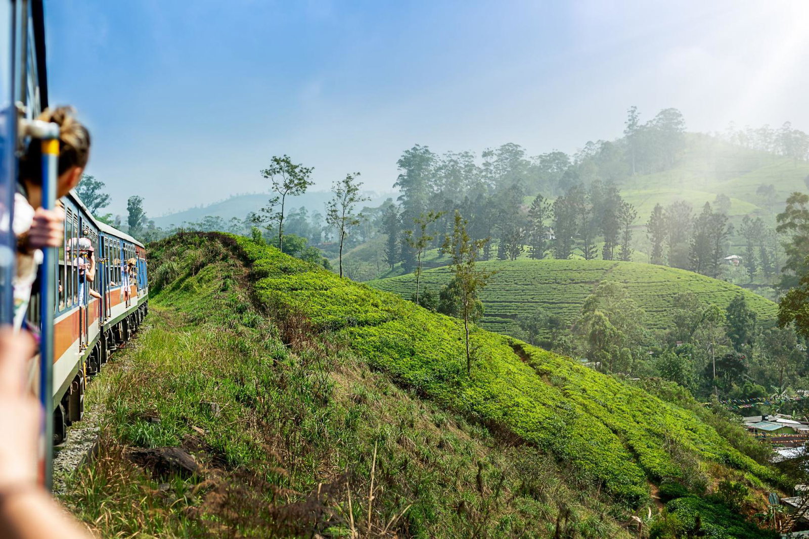 Sri Lanka train through tea country Ella to Kandy