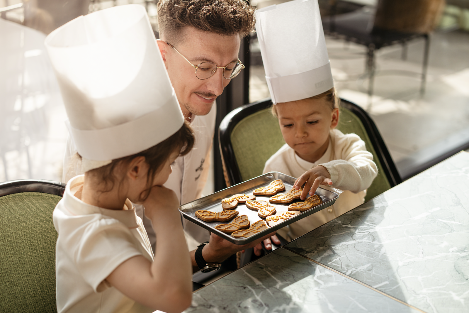 Children with pastry chef