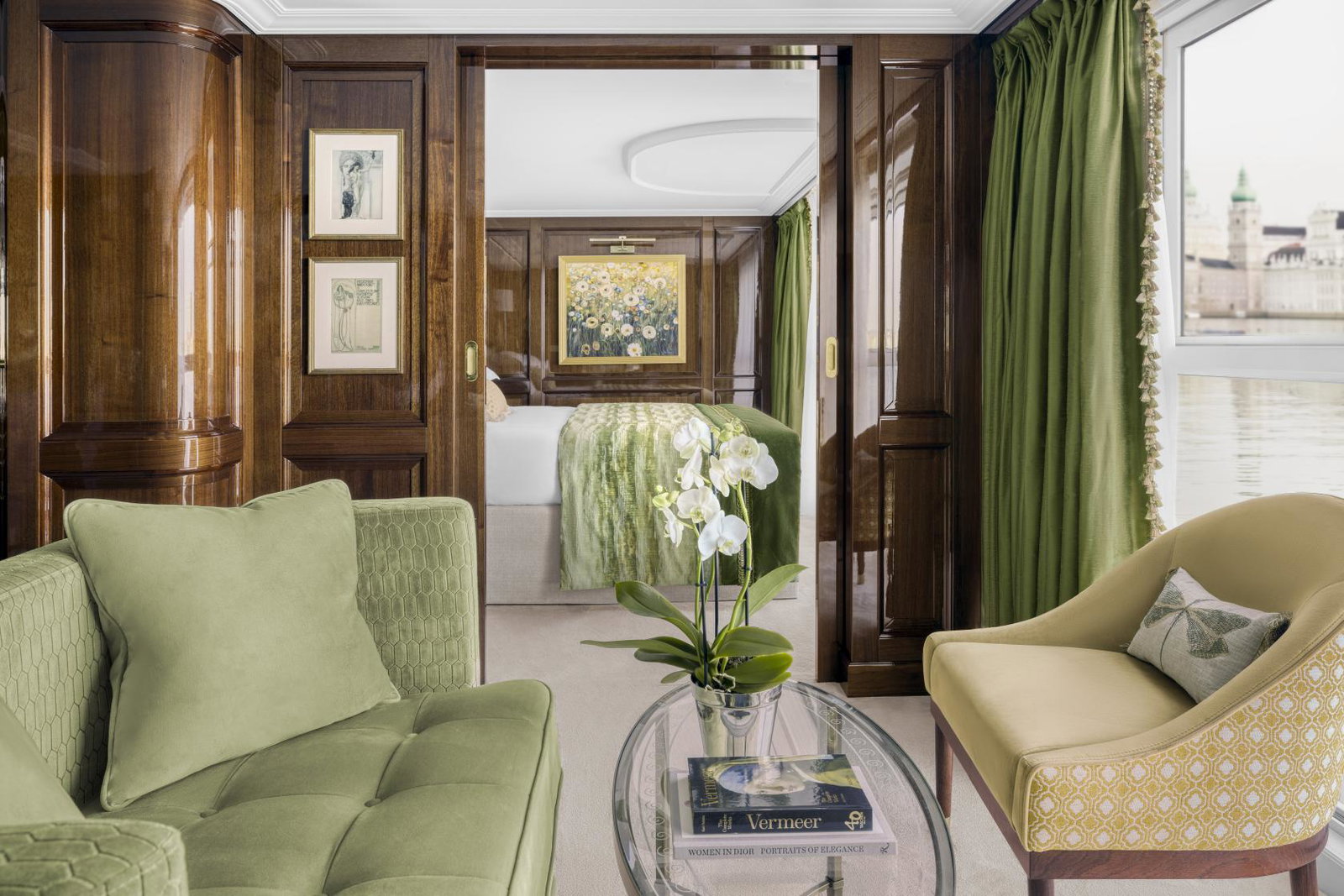 A suite on the Super Ship Emilie