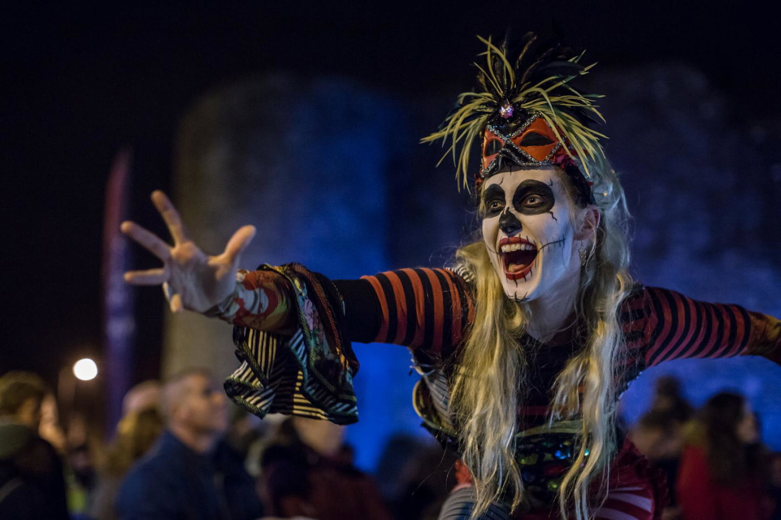 A performer at the Puca Festival