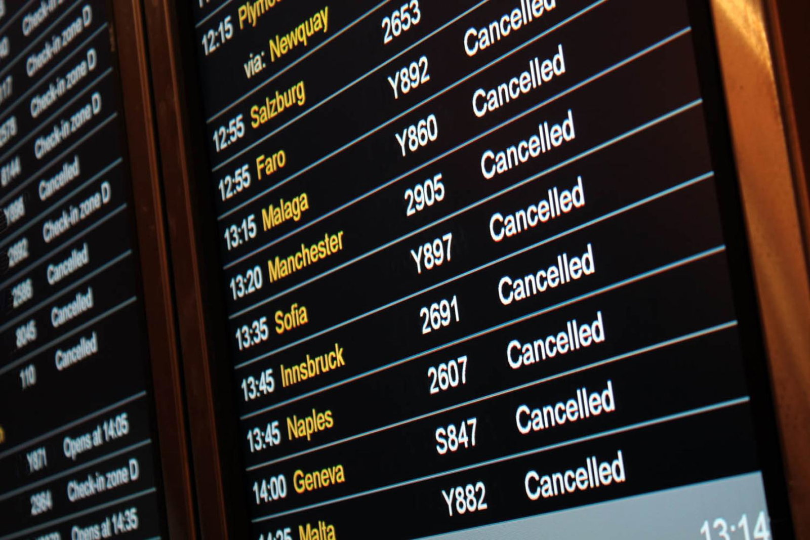 Agents have called for more “advance warning” about flight changes to give them time to rearrange trips 