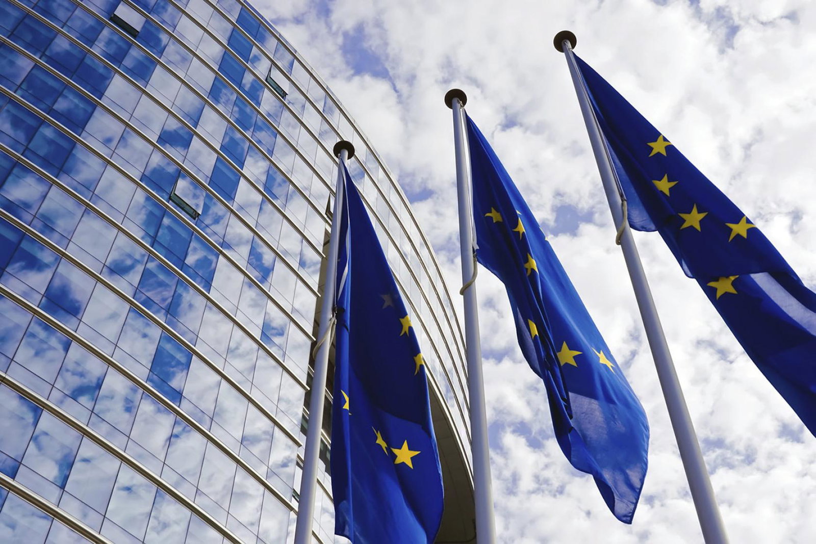 Europe's largest airlines have agreed to make "timely" refunds when flights are cancelled