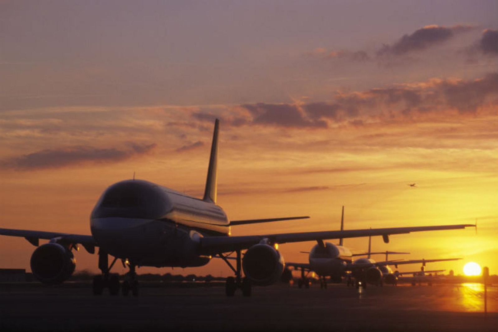 Aircraft, aeroplanes, in a queue