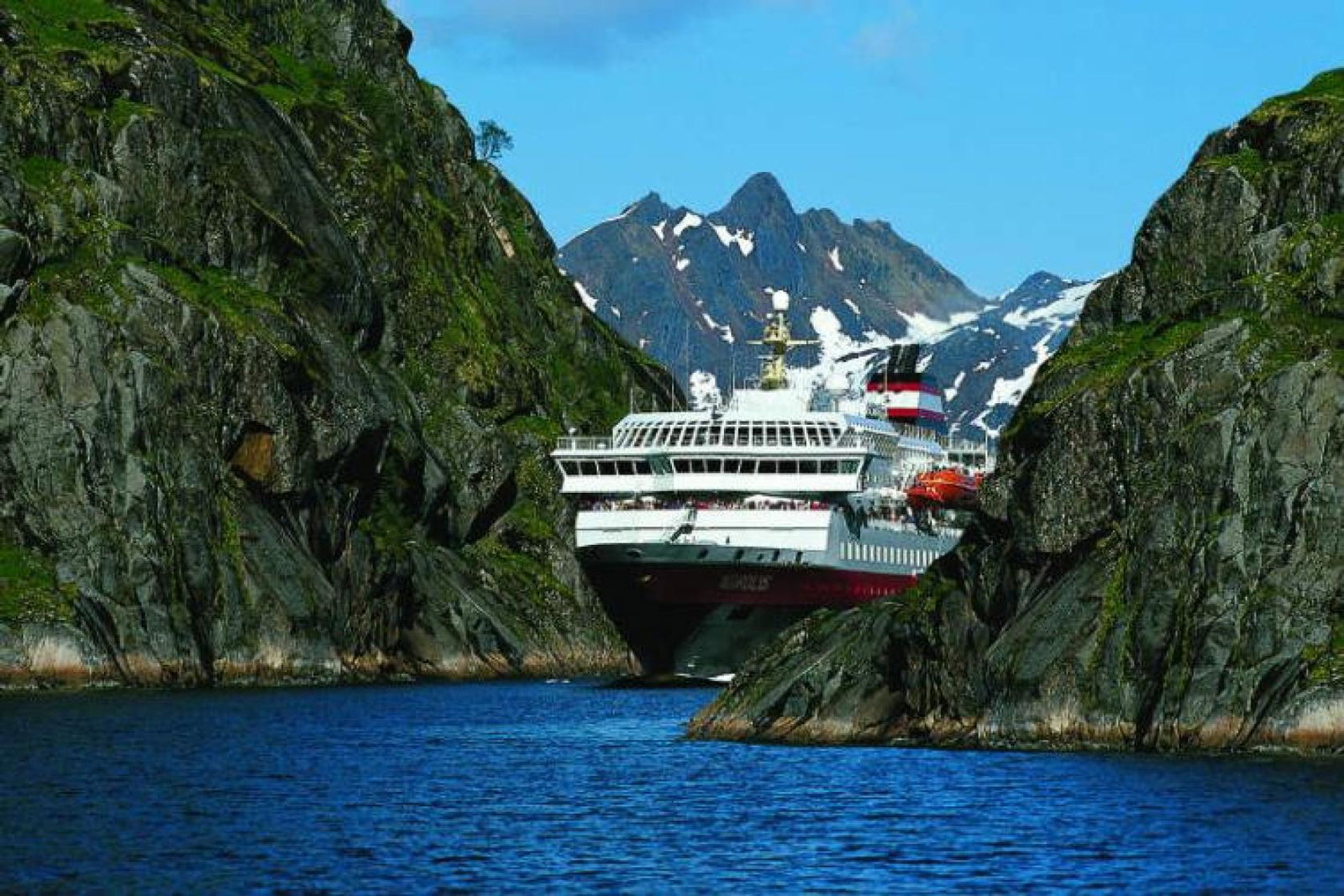 A full accompaniment of seven ships will operate for voyages between Bergen and Kirkenes from next month