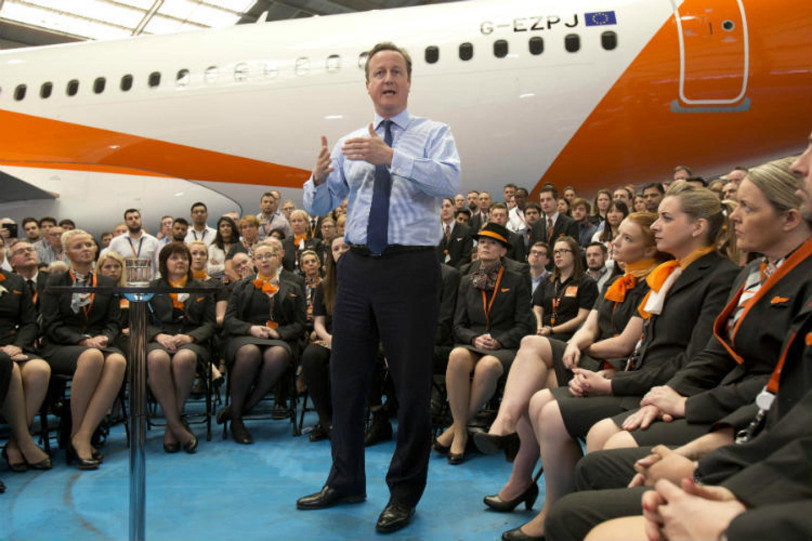 Cameron speaks to easyJet staff