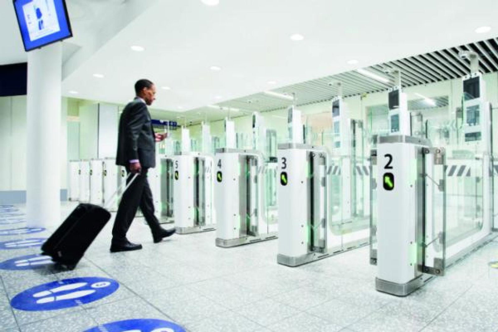 eGates at Bristol Airport.jpg