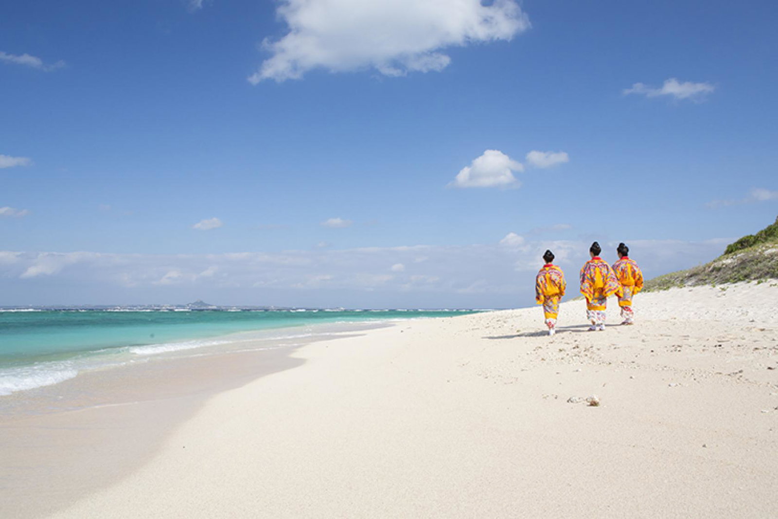 Okinawa_beach_web.jpg