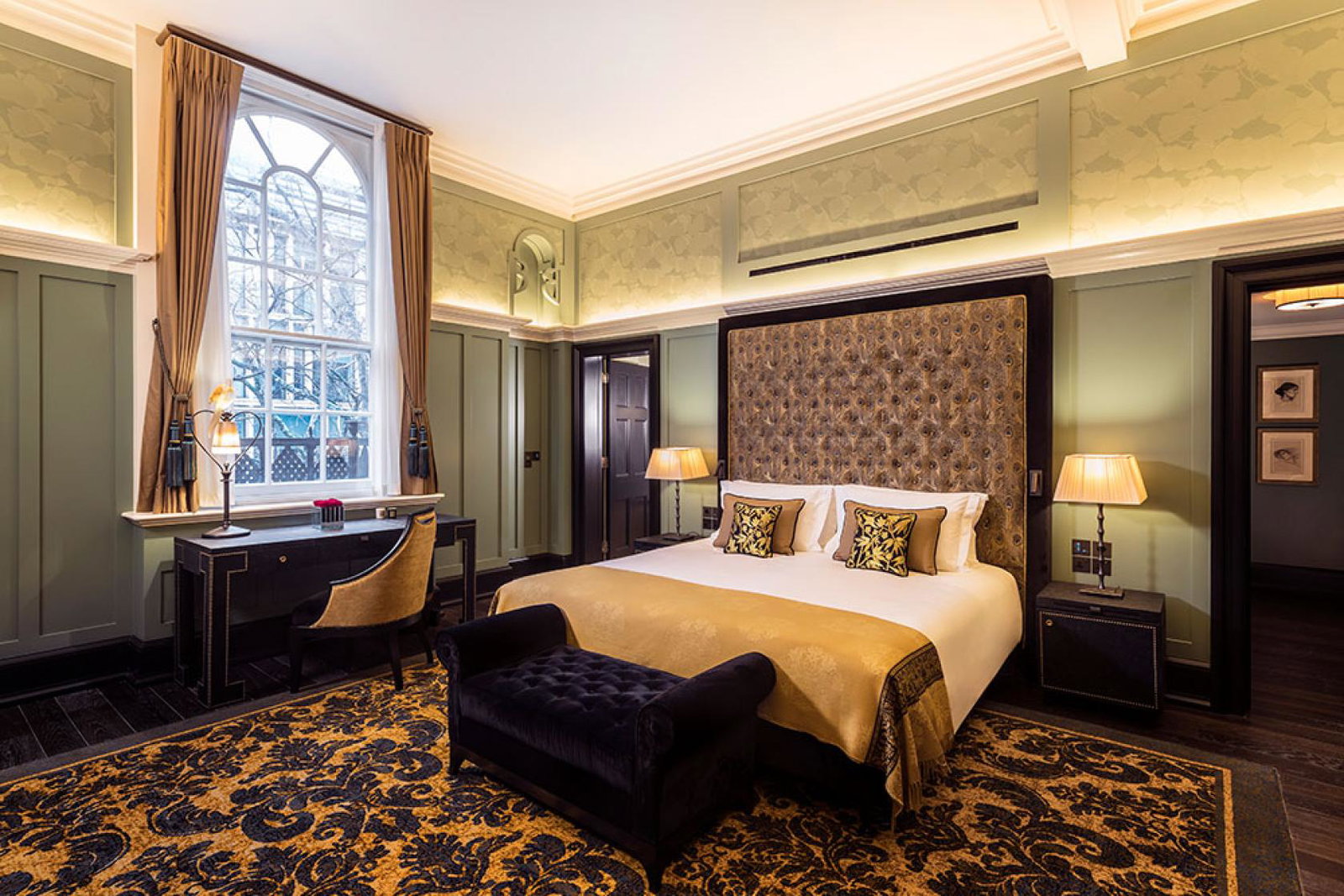 LOSCAR-Room_206-Bedroom_1.jpg
