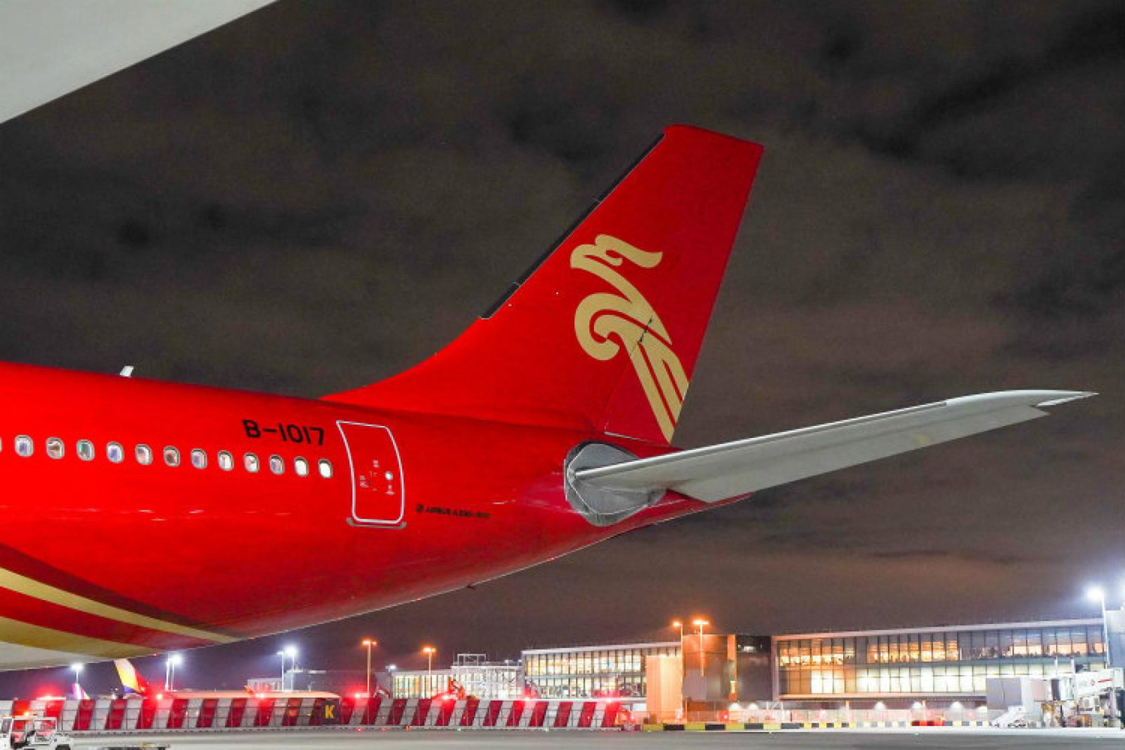 Heathrow Shenzhen Airlines.jpg