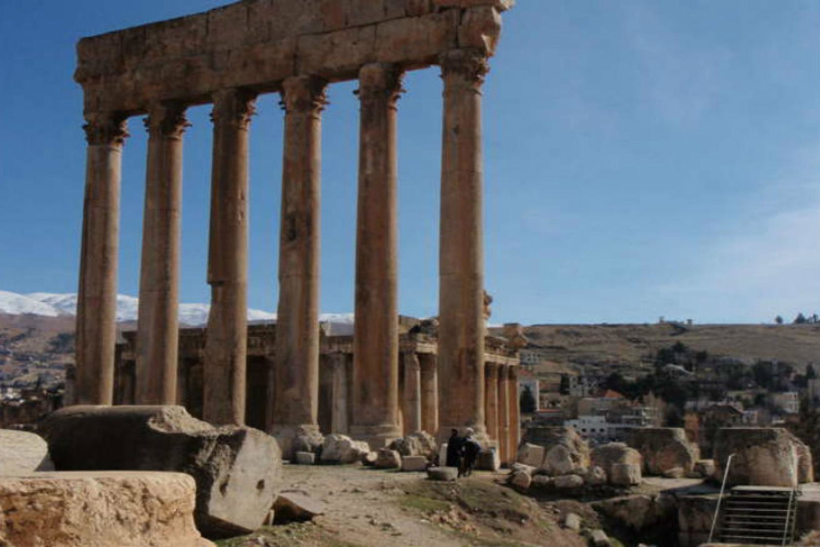 Baalbek Corinthian.JPG