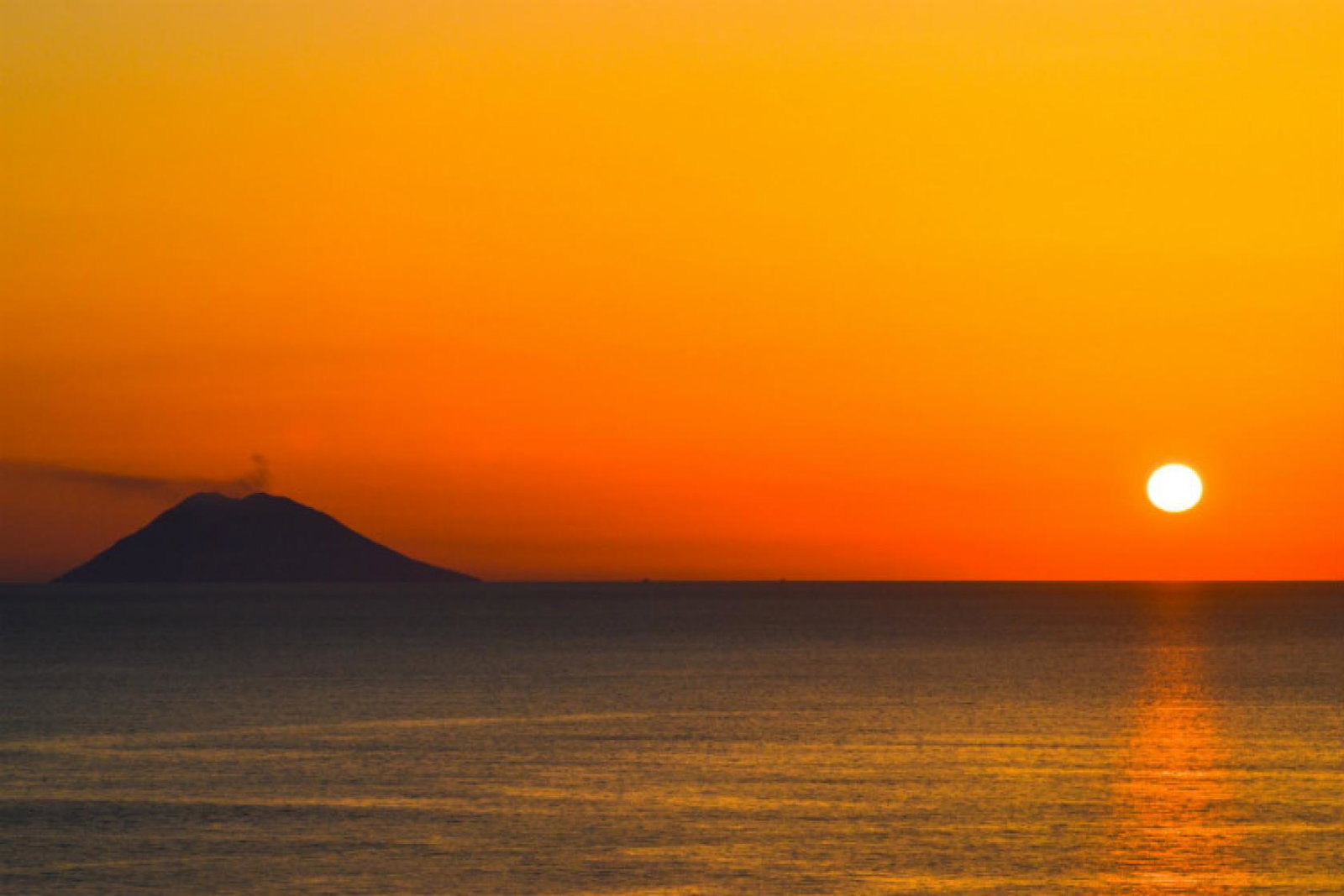 Unsplash Stromboli serena-repice-lentini-C6lkAtaQy5k-unsplash.jpg