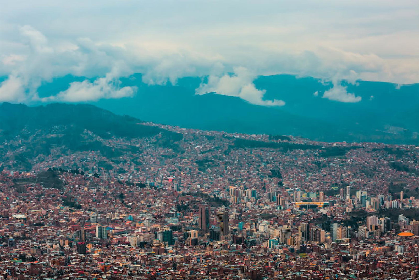 Bolivian capital La Paz (Credit: Tobias Jelskov / Unsplash)