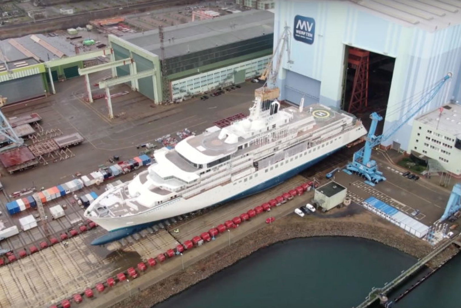 Crystal Endeavor under construction