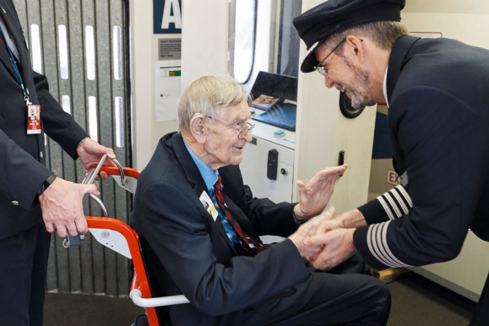 Veteran Frank Dell meeting a British Airways pilot