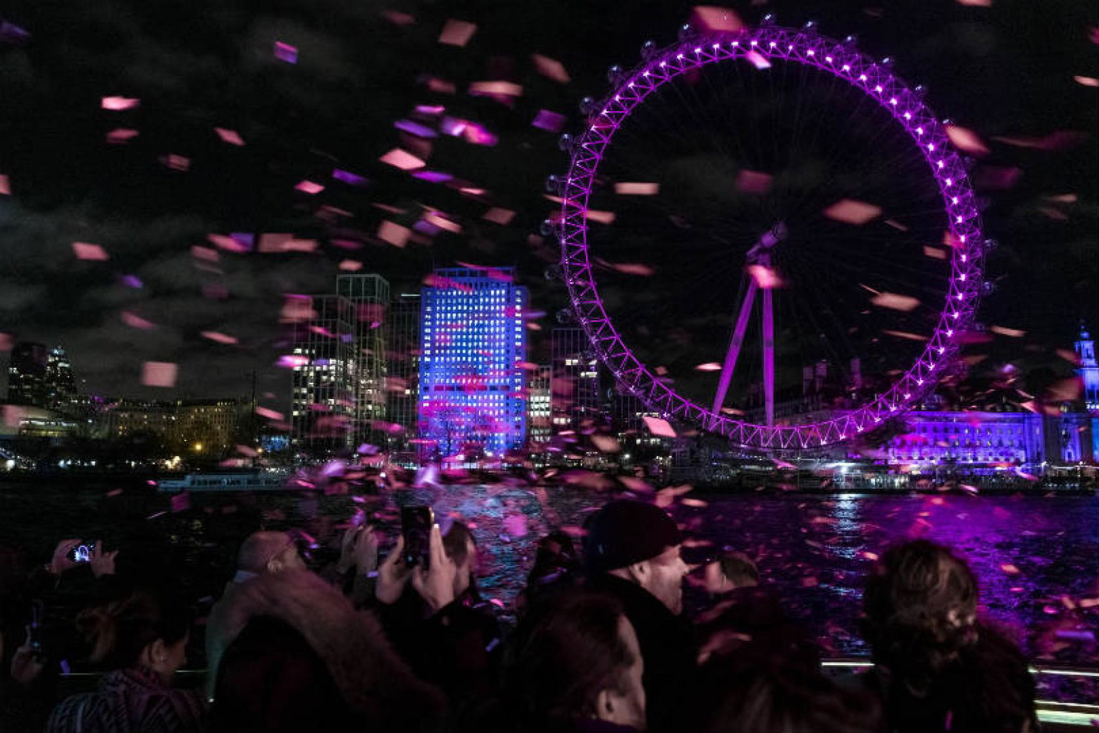 London Eye lit up with Lastminute.com's branding