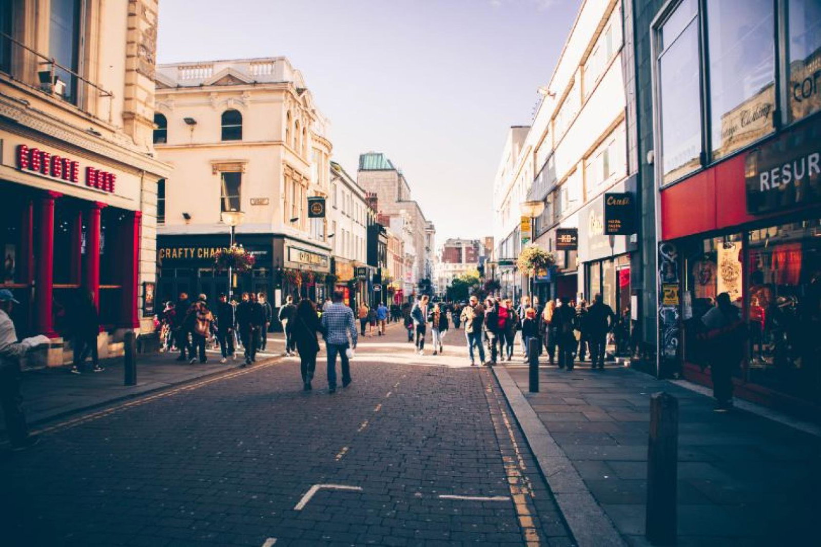Businesses including travel agencies can expect help with energy bills this winter (Pic: Prakasam Mathaiyan/Unsplash)