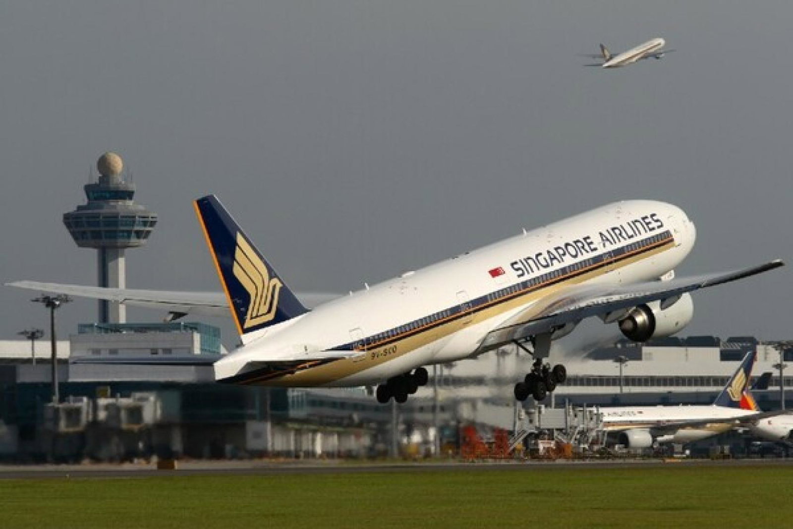 British passenger dies onboard Heathrow flight hit by 'severe turbulence'