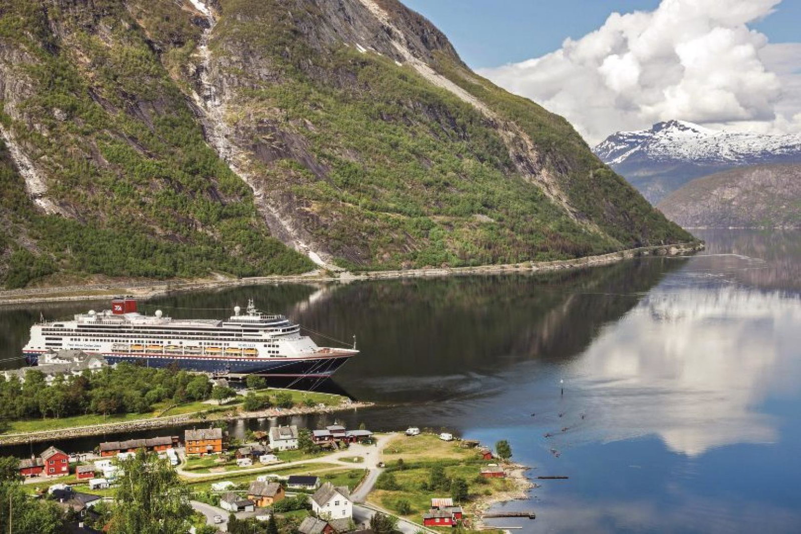 Borealis in Eidfjord, Norway (artist's impression)