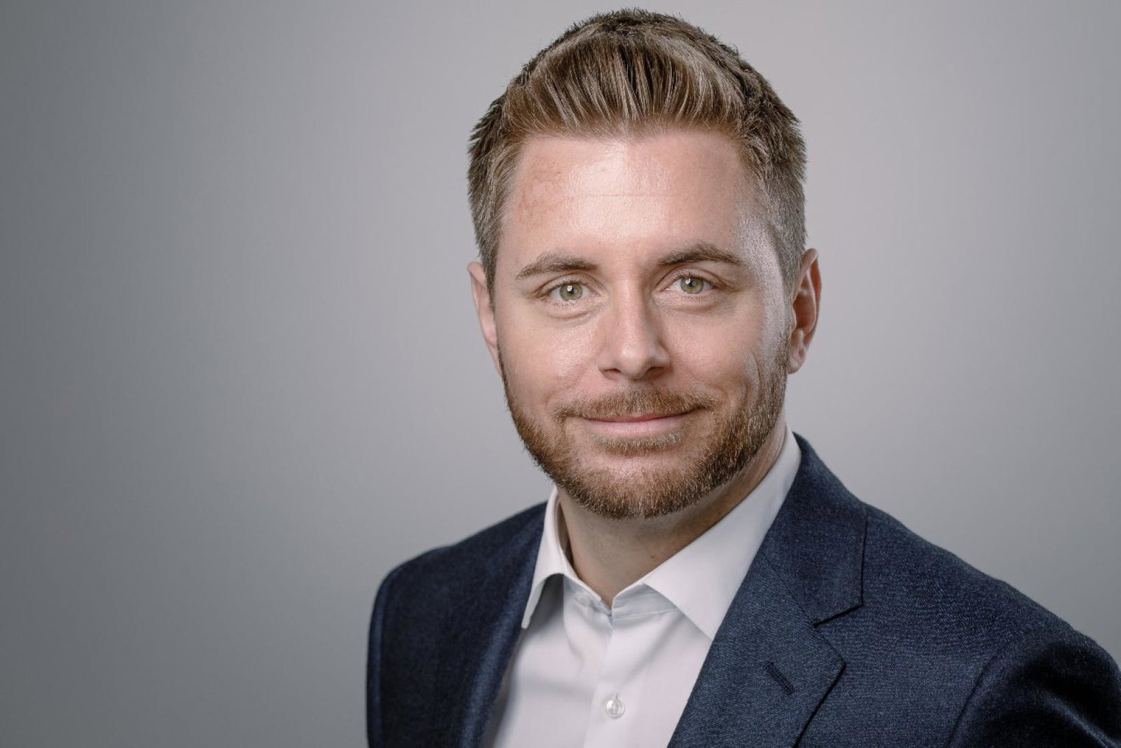 Paul Ludlow NEW headshot P&O Cruises.jpg