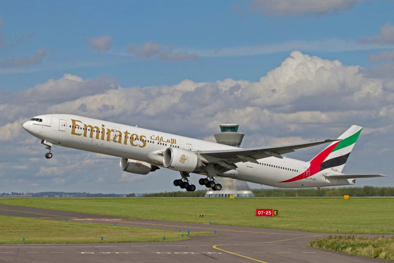 The test flight is expected to demonstrate how widebody commercial aircraft using alternative fuels can lower lifecycle CO2 emissions