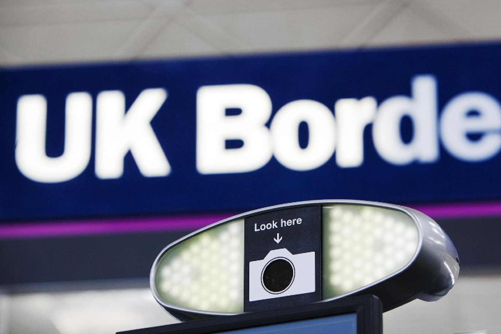 Immigration queues could be shortened if contactless trials succeed