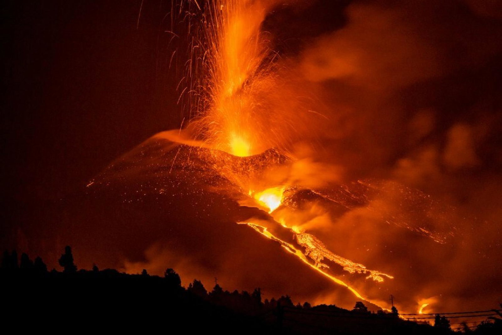 Eruptions by the Spanish island’s Cumbre Vieja volcano continue (Credit: iStock)