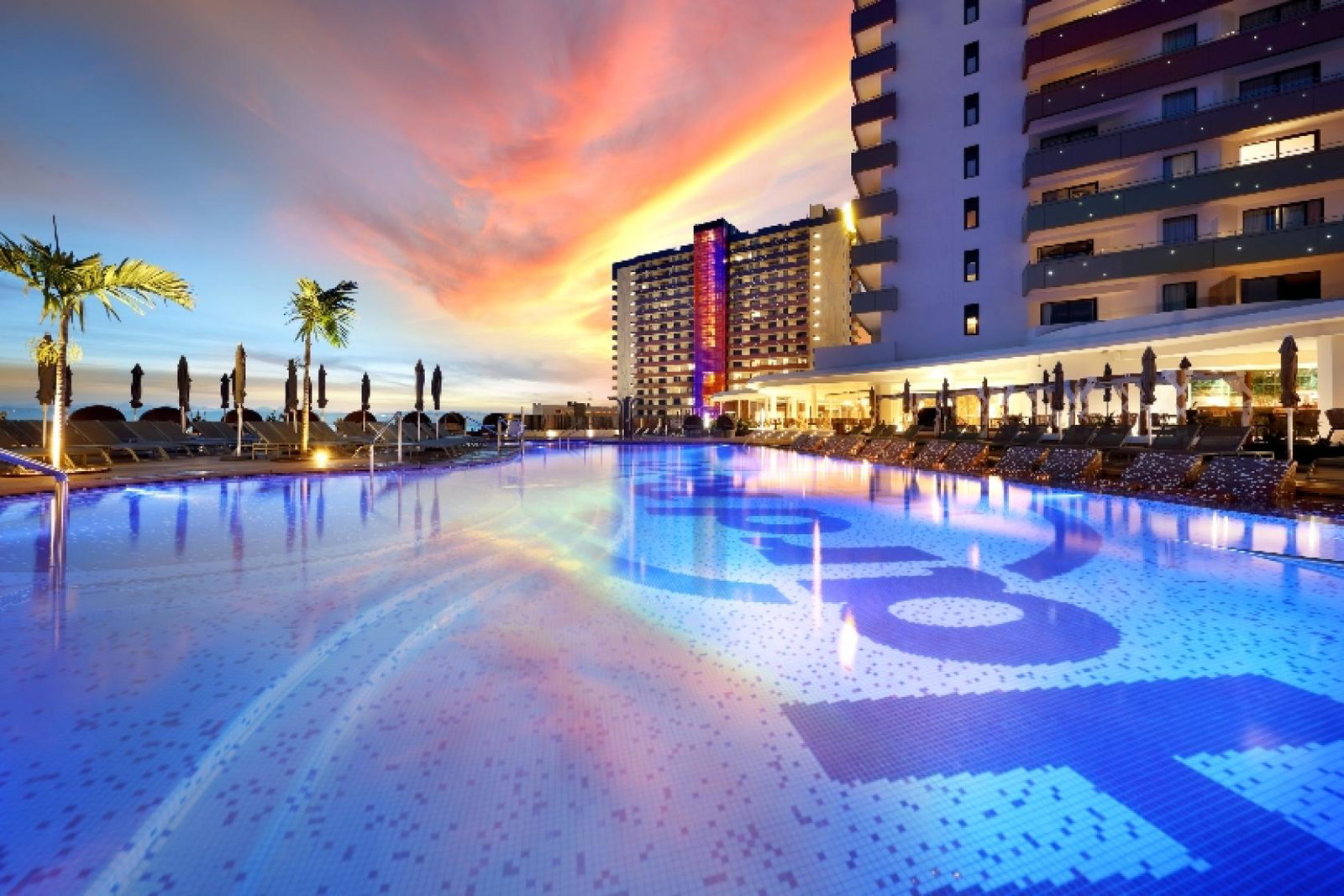 The pair spoke during the Hays Travel Independence Group Conference at the Hard Rock Hotel Tenerife