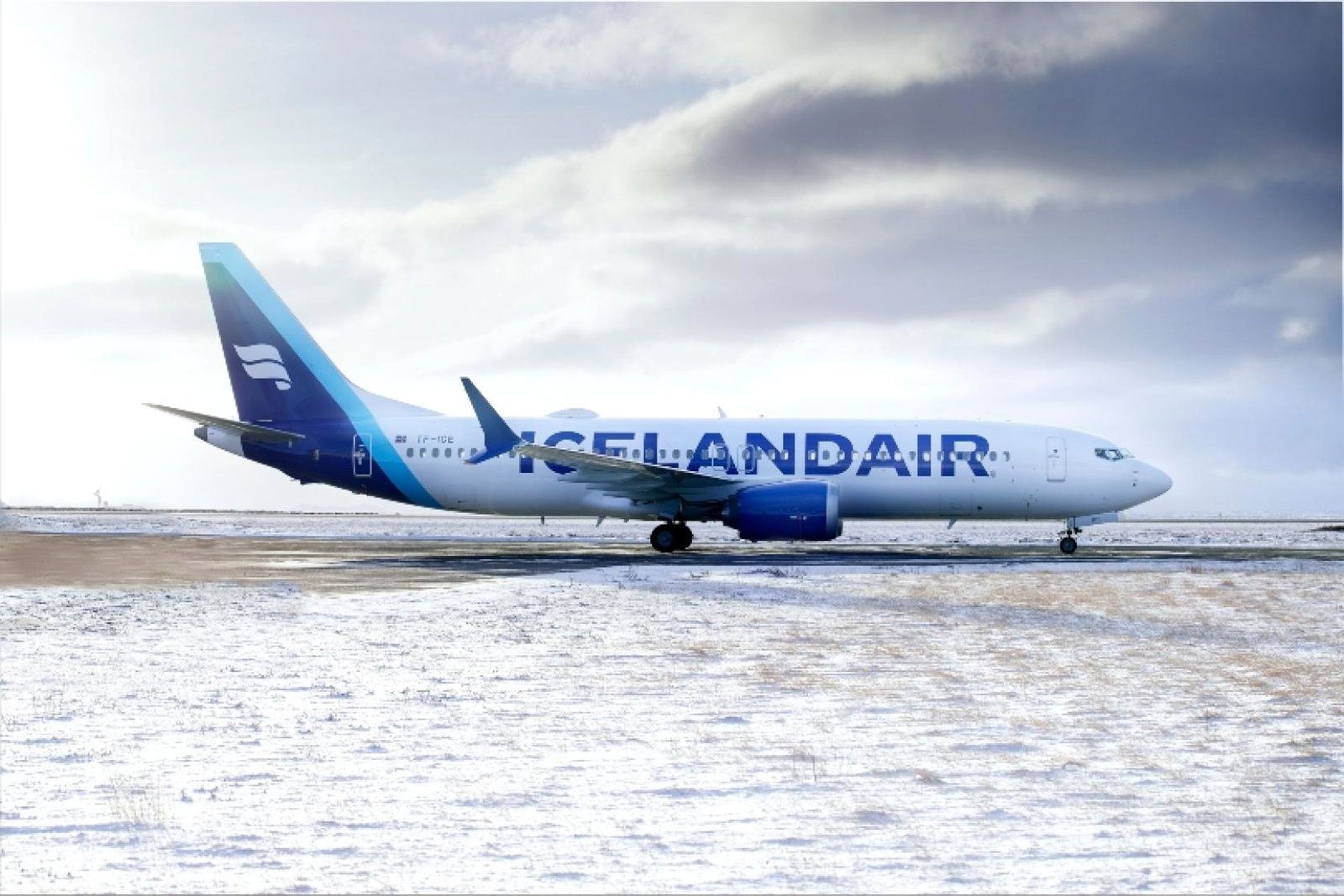 The cyan design represents Iceland's summer sky