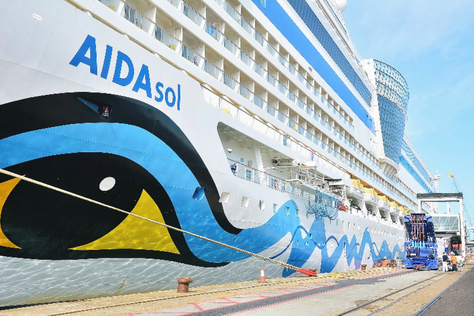 AIDAsol connecting at the port
