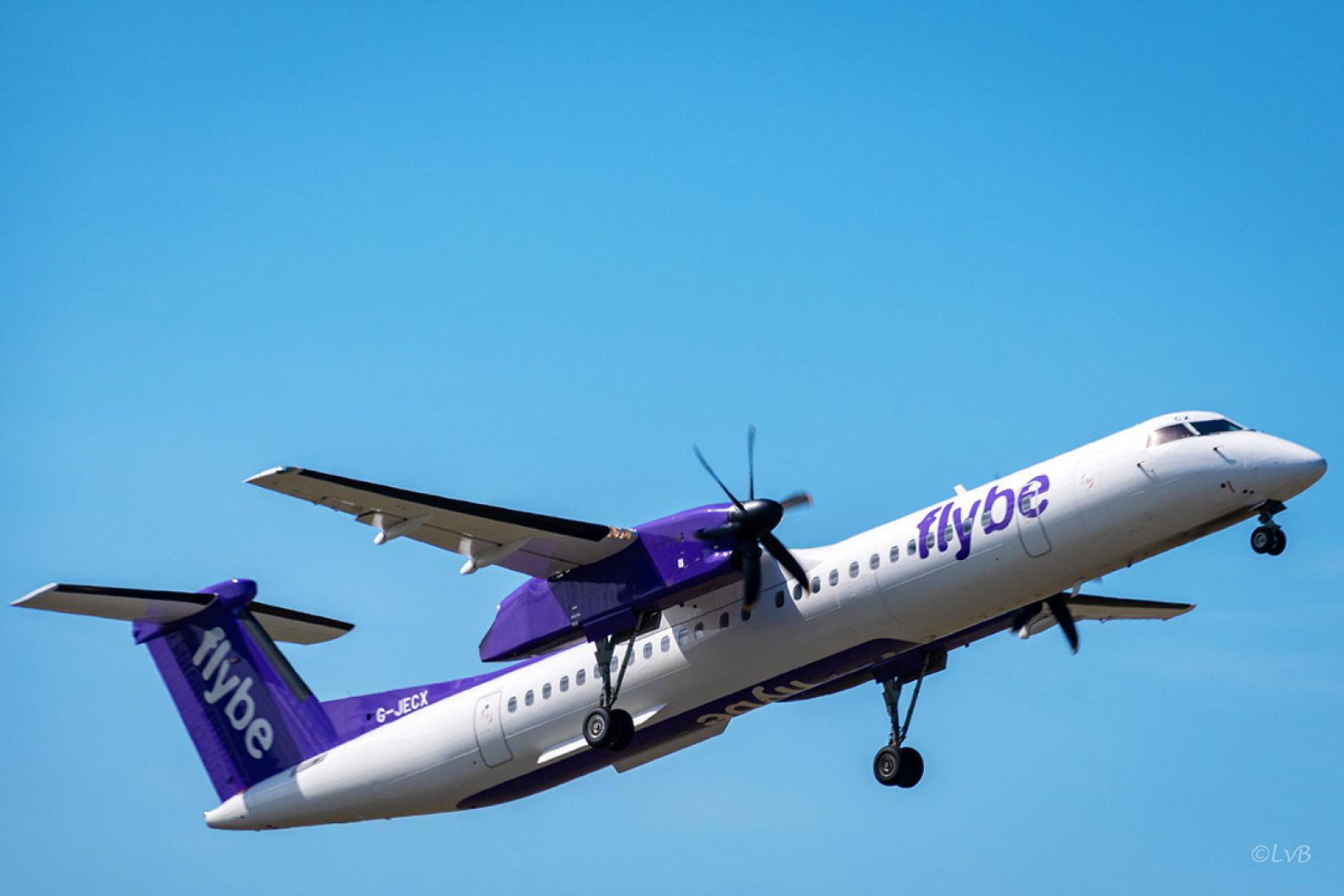 Flybe will take delivery of more Q400s