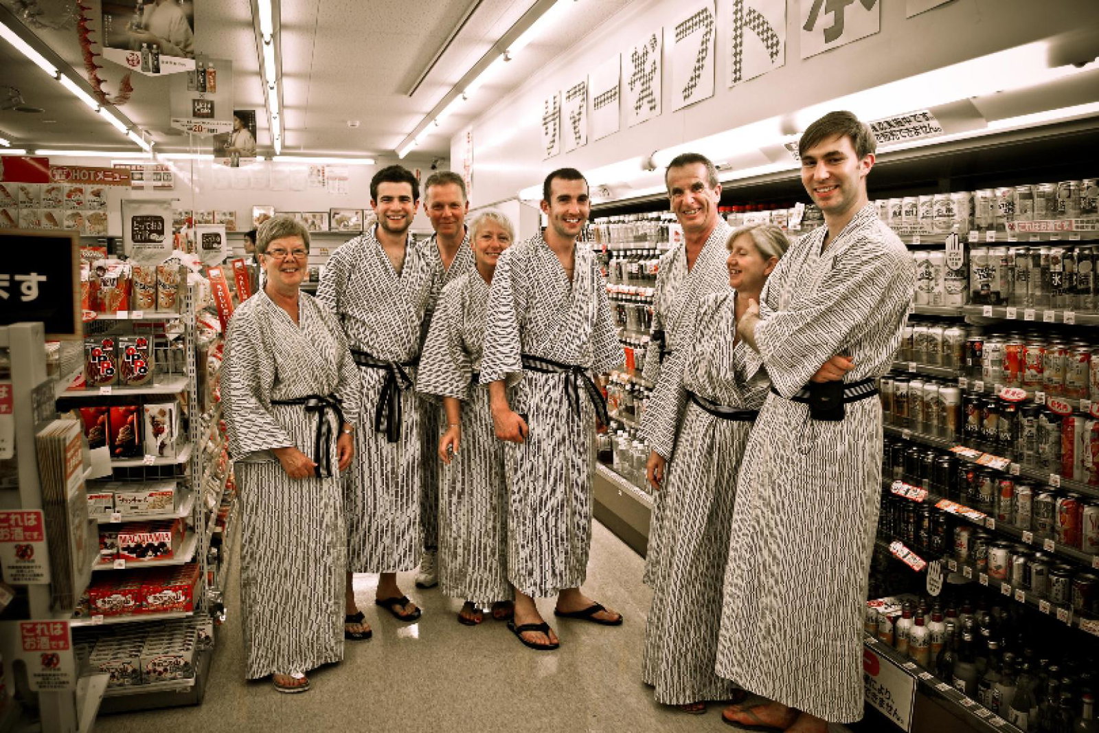 Tour group in konbini in yukatas