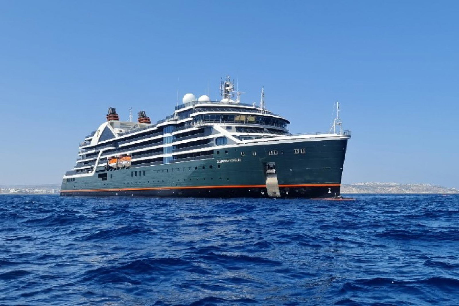 The offer applies to bookings made on the line's two expedition vessels, Seabourn Venture and Seabourn Pursuit