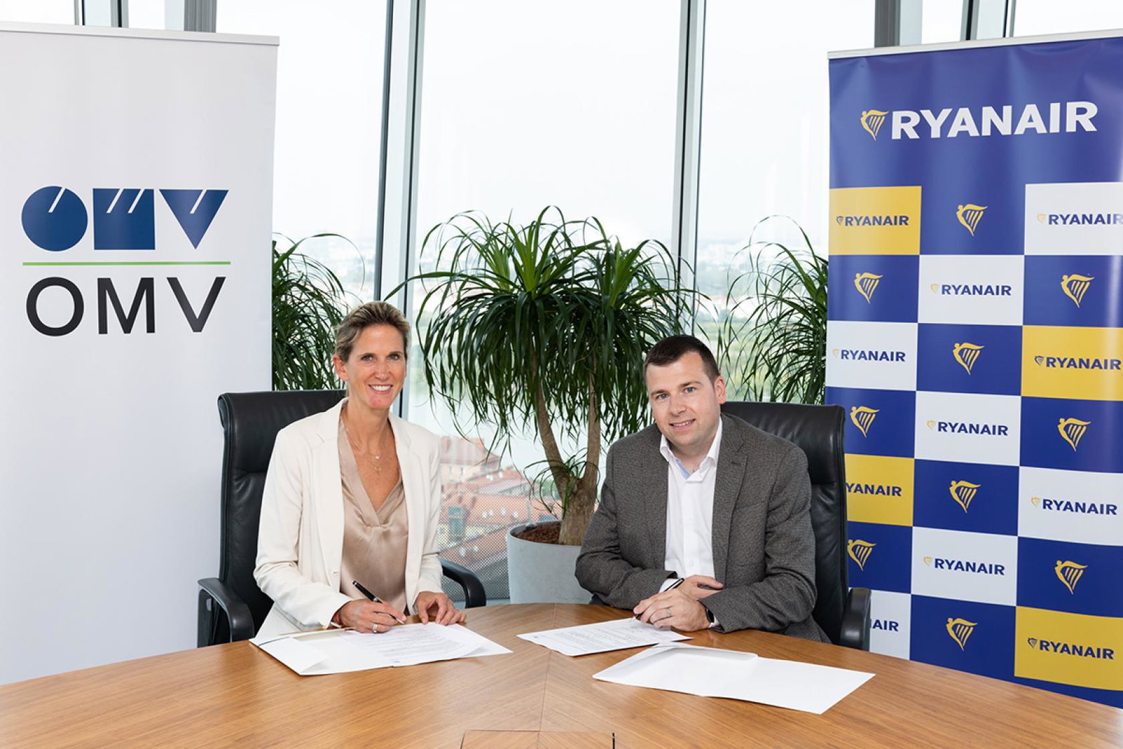 Ryanair signs SAF deal