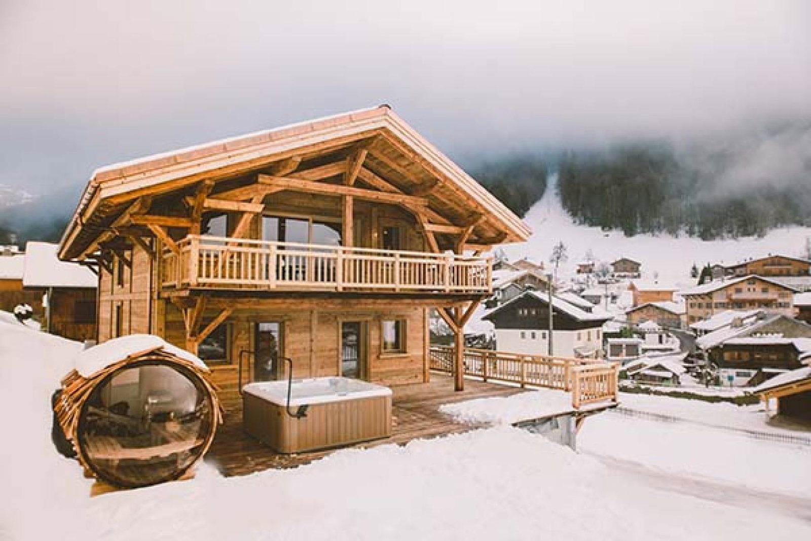 The Hox Chalet offers a wine cave, a hot tub and a plunge pool  