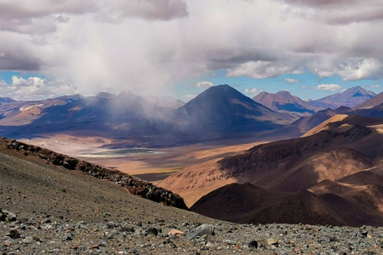 Lascar Volcano (Credit: Florian Delee / Unsplash)