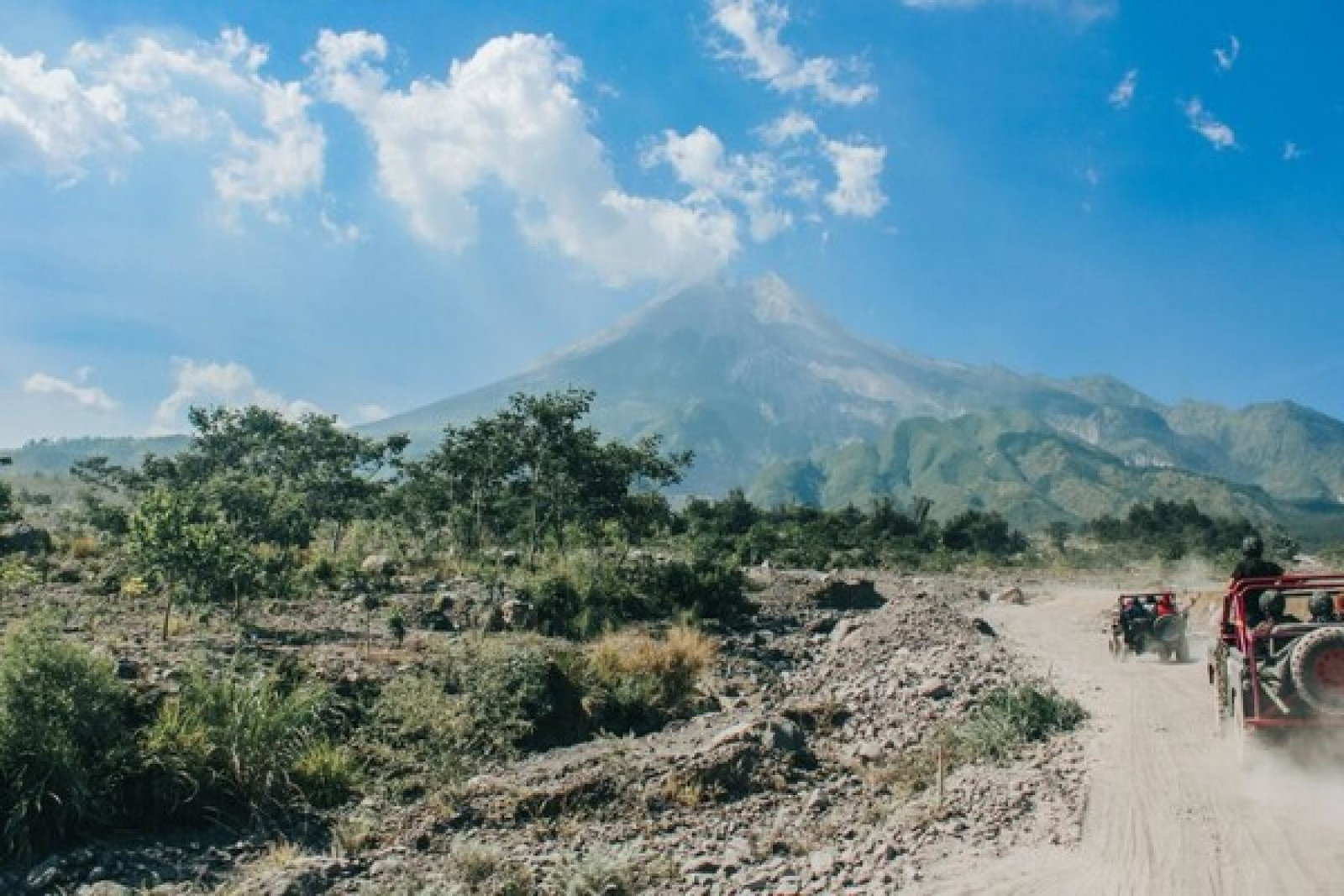 Mount Marapi Indonesia eugenia-clara-xrCpCQPaDSA-unsplash (Credit: Eugenia Clara / Unsplash)