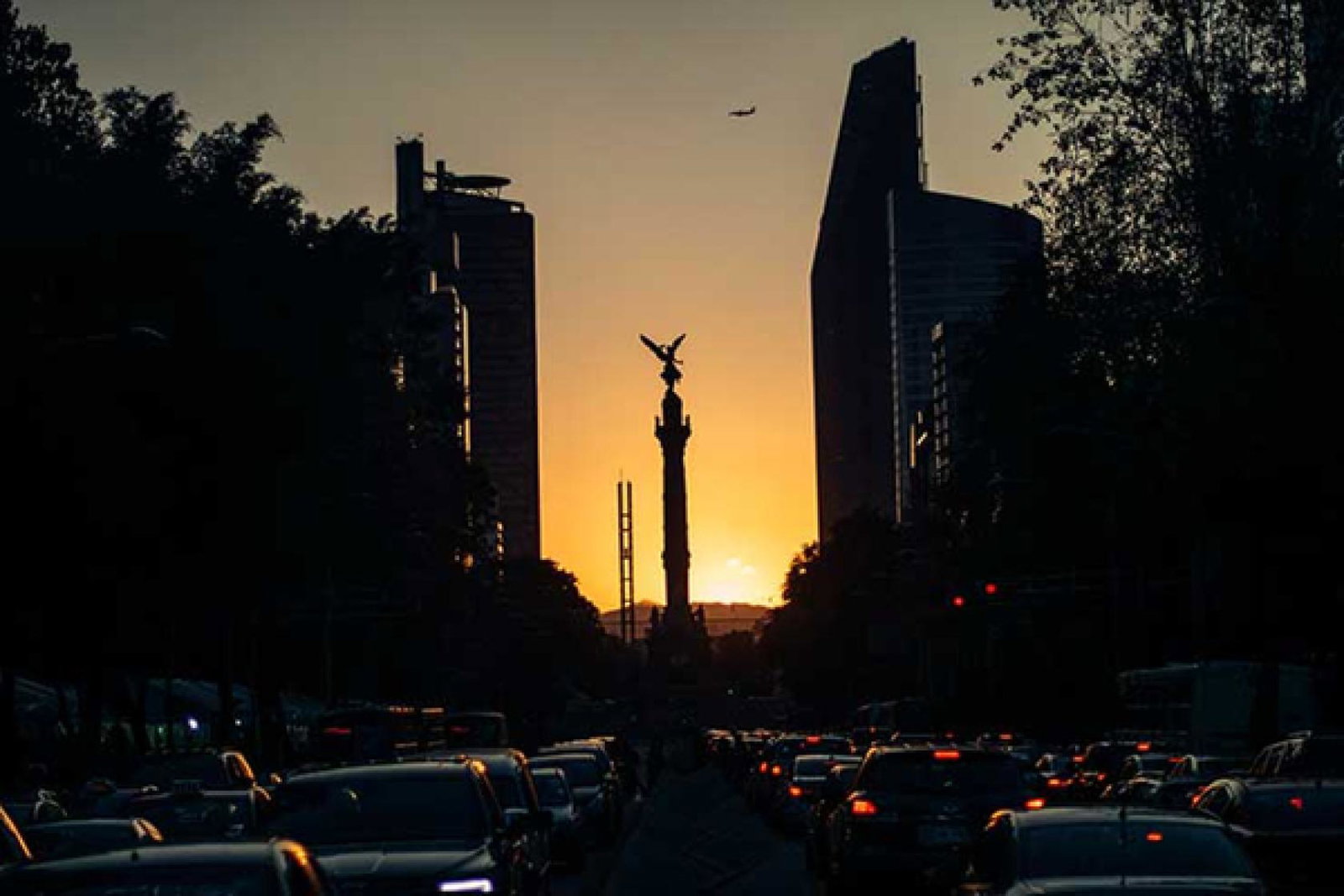Tourists 'pulled from Ubers' by Mexican taxi drivers, FCDO warns