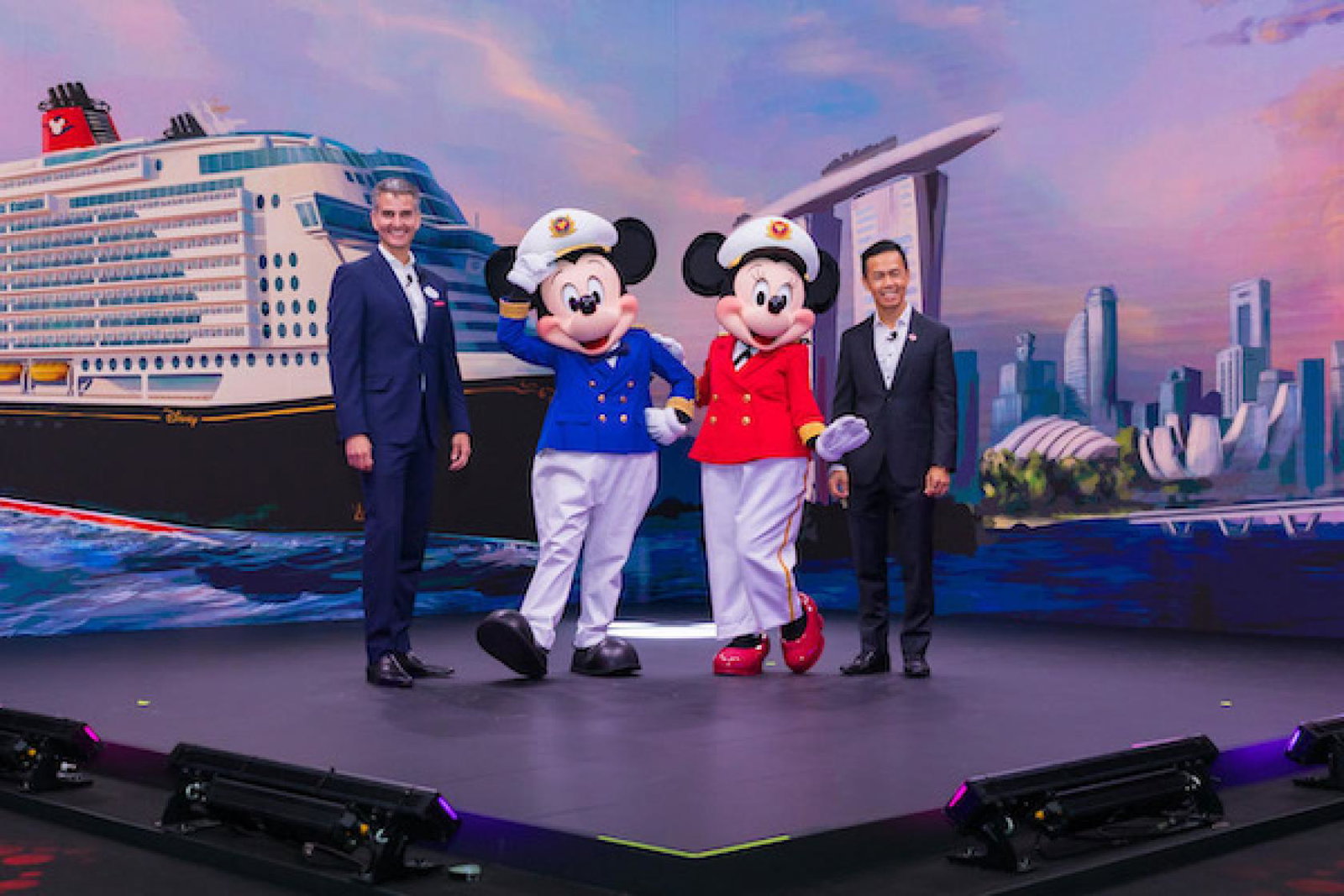Captain Mickey and Minnie