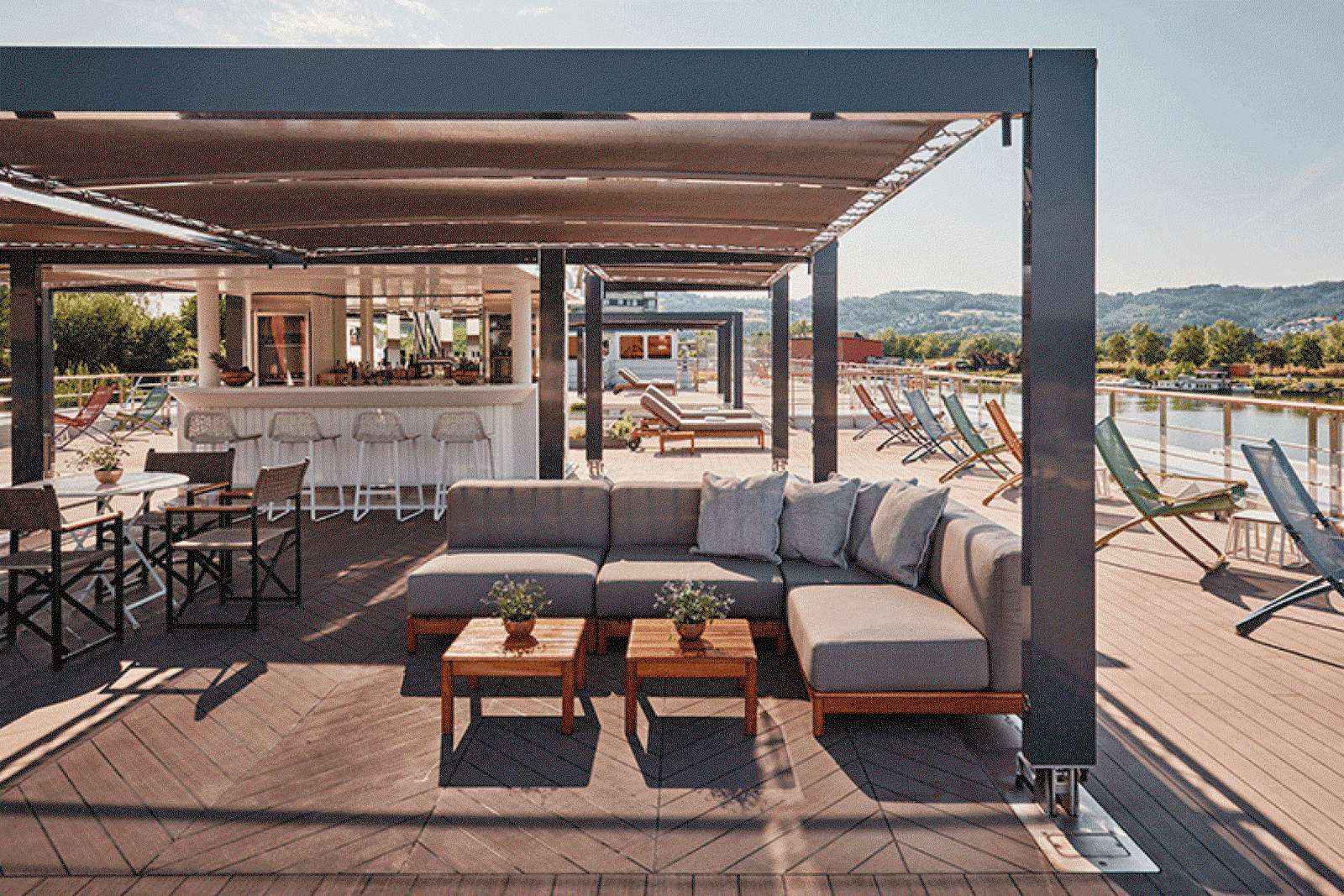 Riverside Mozart Deck Bar