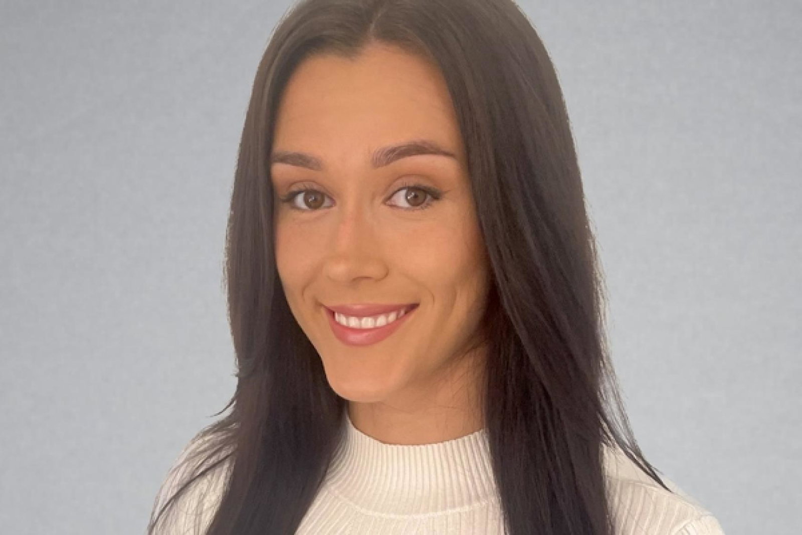 Holly_Piggott_APT_sales_team.jpg