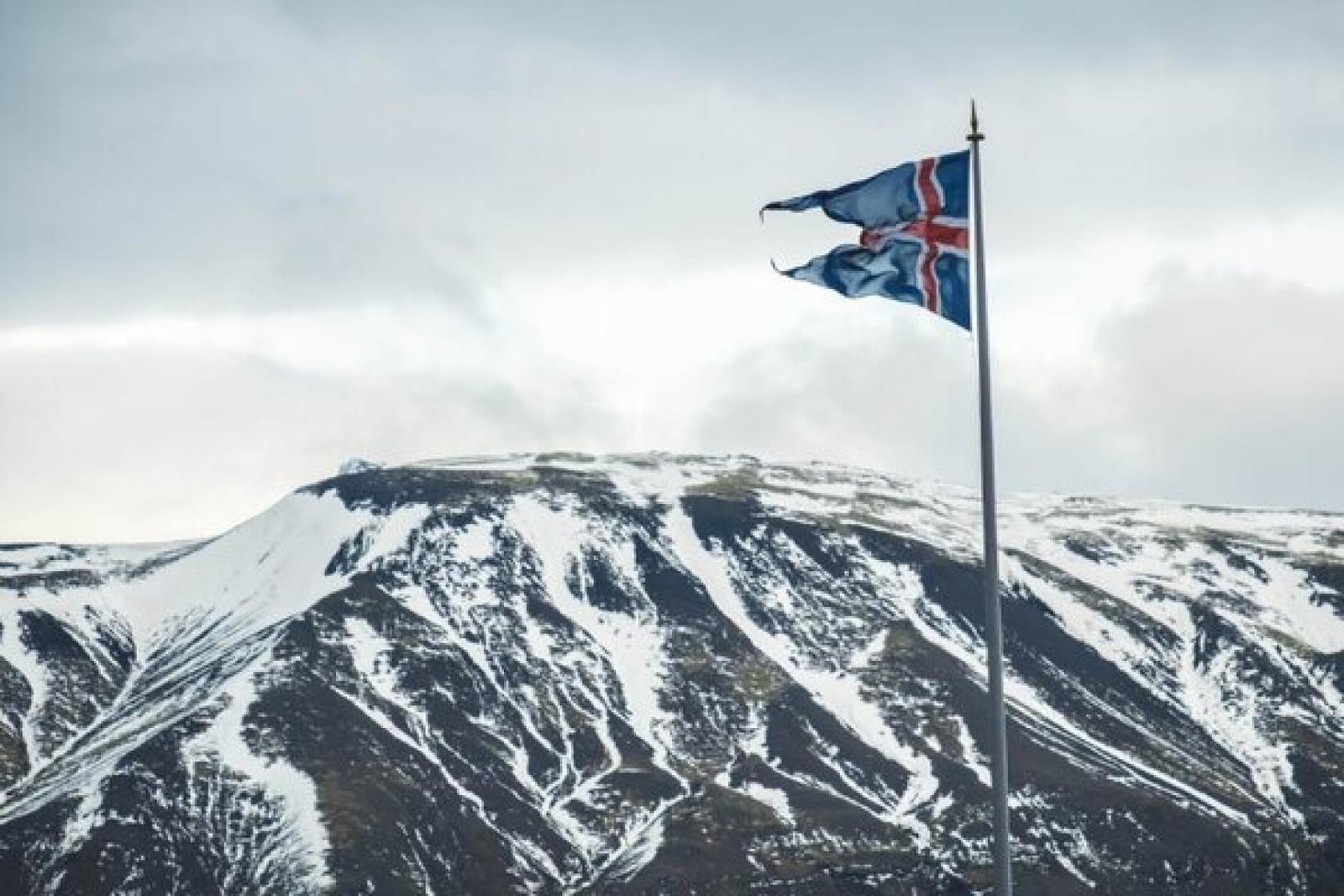 Iceland on volcano alert following fresh eruption near main airport