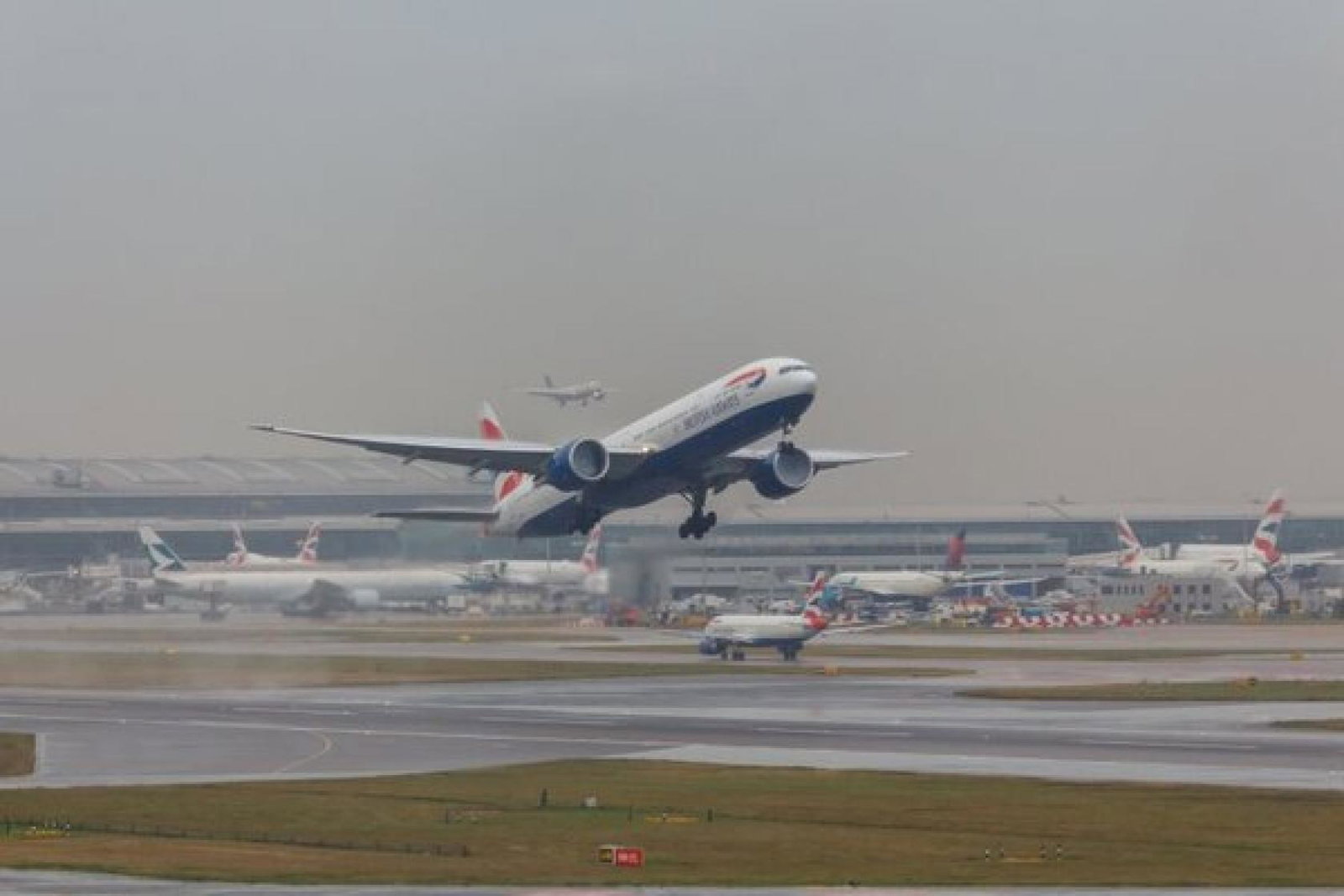 Heathrow iStock-1189805487.jpg (Credit: iStock)