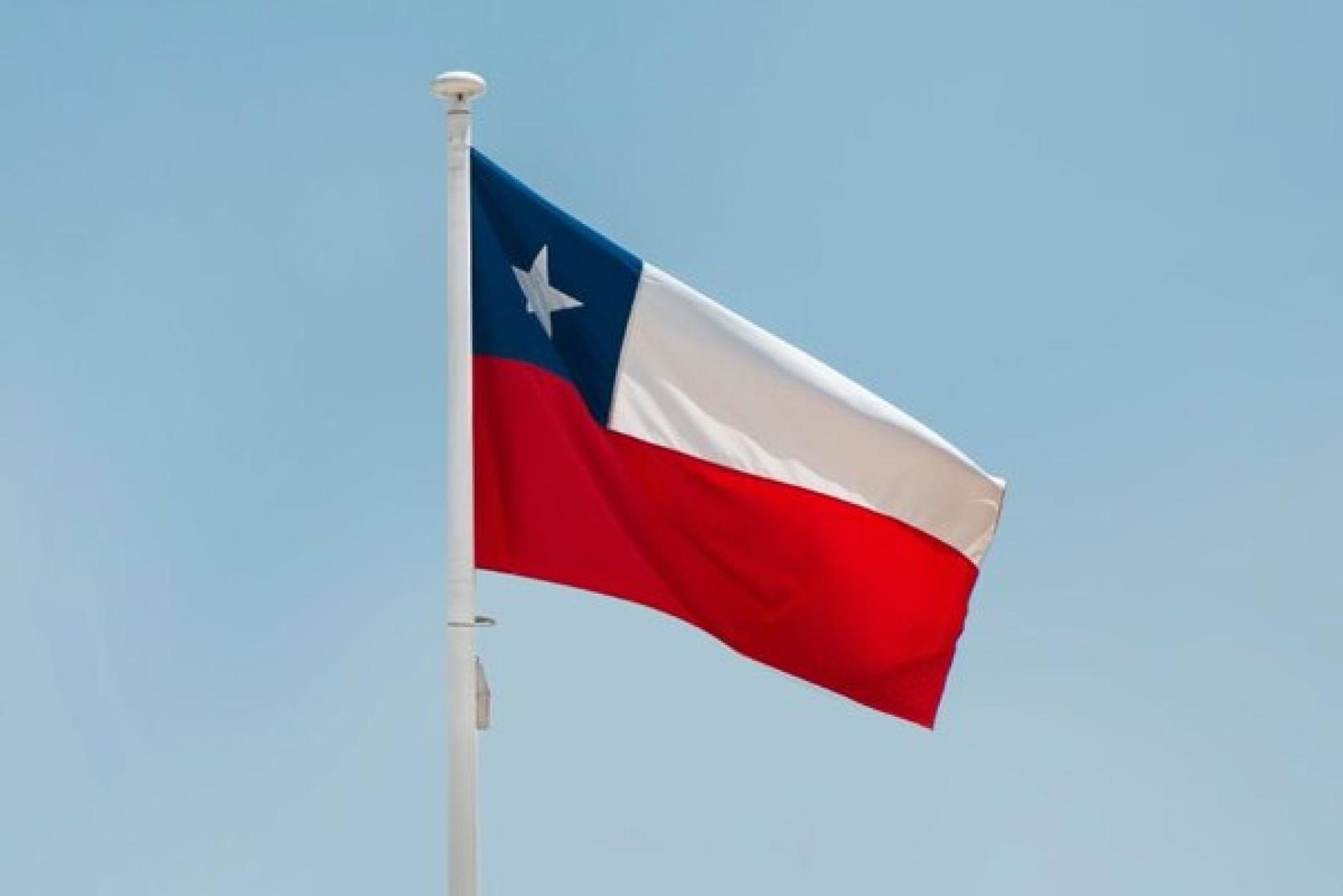 Chile flag Credit Aboodi Vesakaran Unsplash pexels-aboodi-vesakaran-13980528 (Credit: Aboodi Vesakaran / Unsplash)