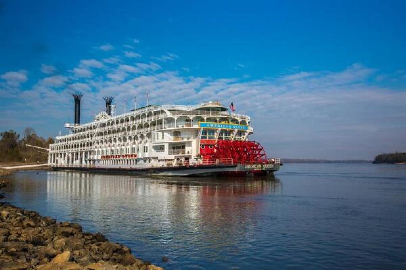 American Queen Voyages American Queen AQ_Fri_12_12_14_Plantation & Boat EXT (22 of 44) (Credit: American Queen Voyages / Sean McVeigh)
