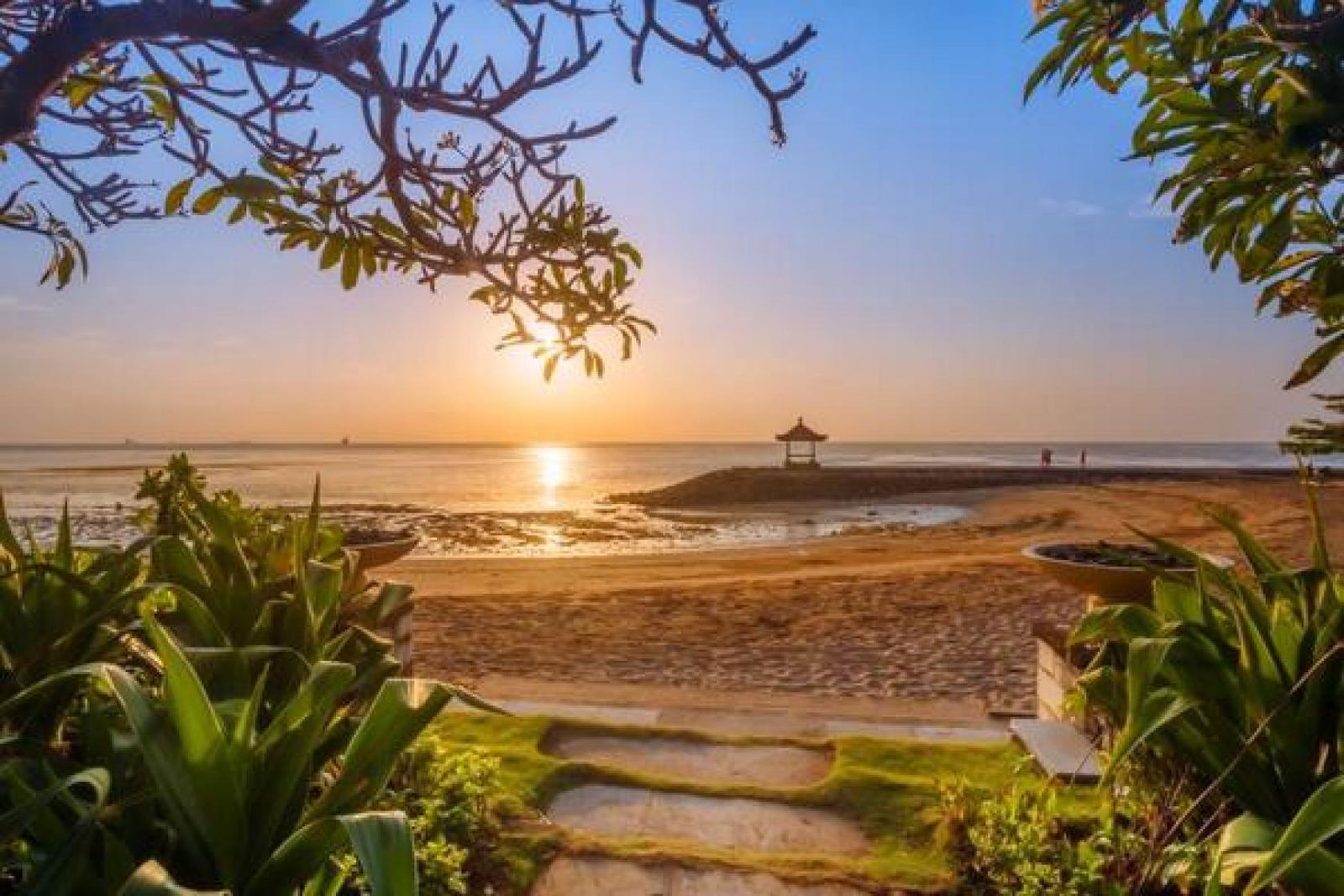 Bali_Indonesia_beach_iStock-856750844.jpg